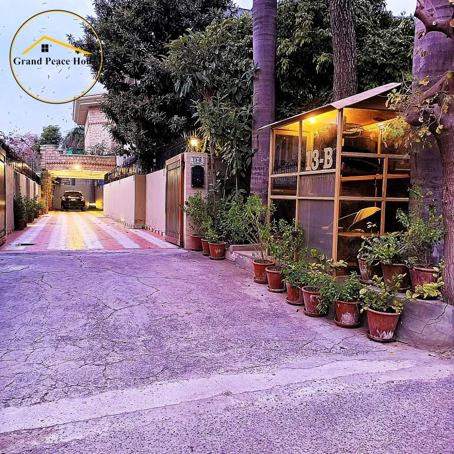 לינה וארוחת בוקר איסלמאבד Grand Peace House I מראה חיצוני תמונה