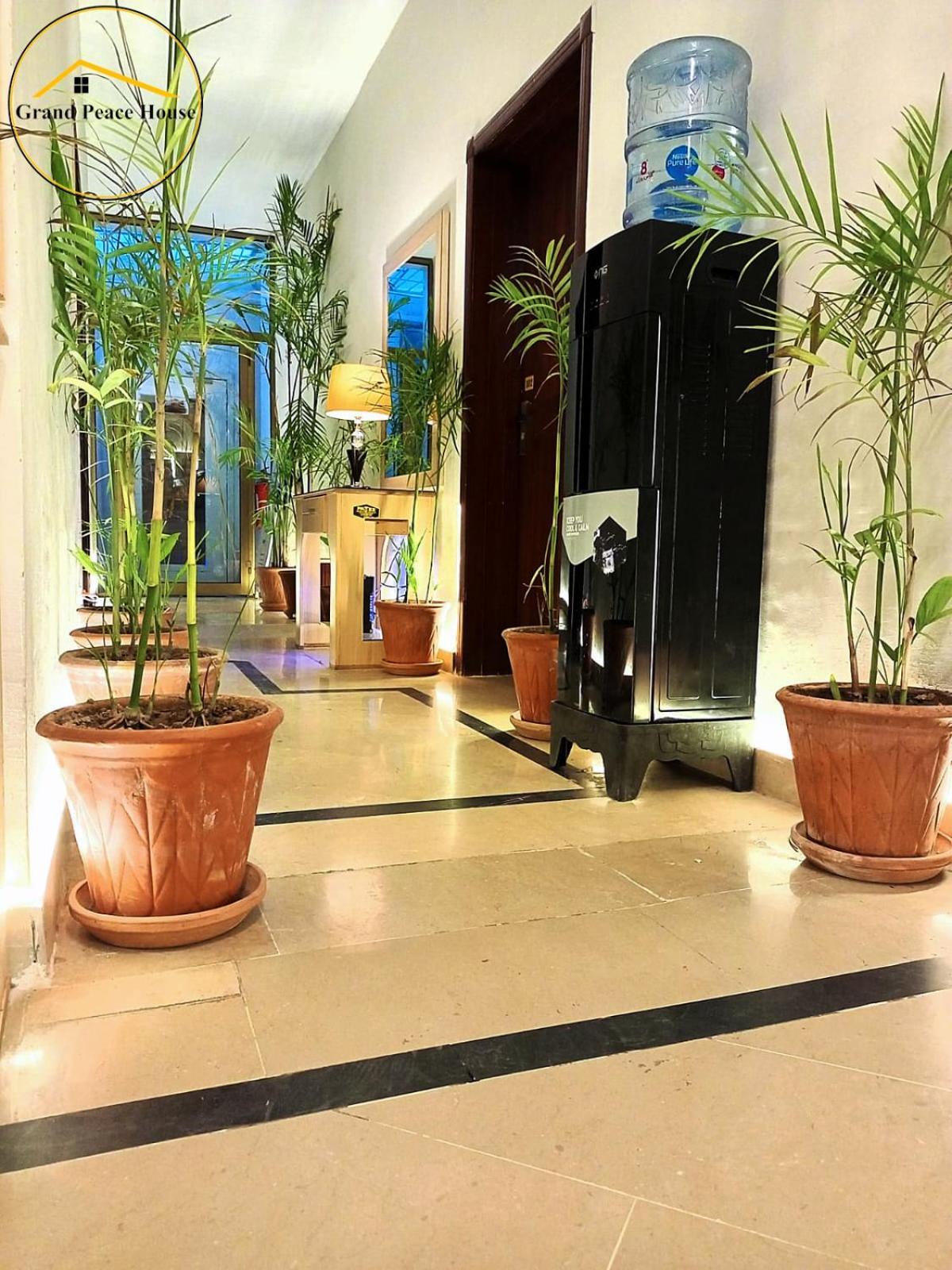 לינה וארוחת בוקר איסלמאבד Grand Peace House I מראה חיצוני תמונה
